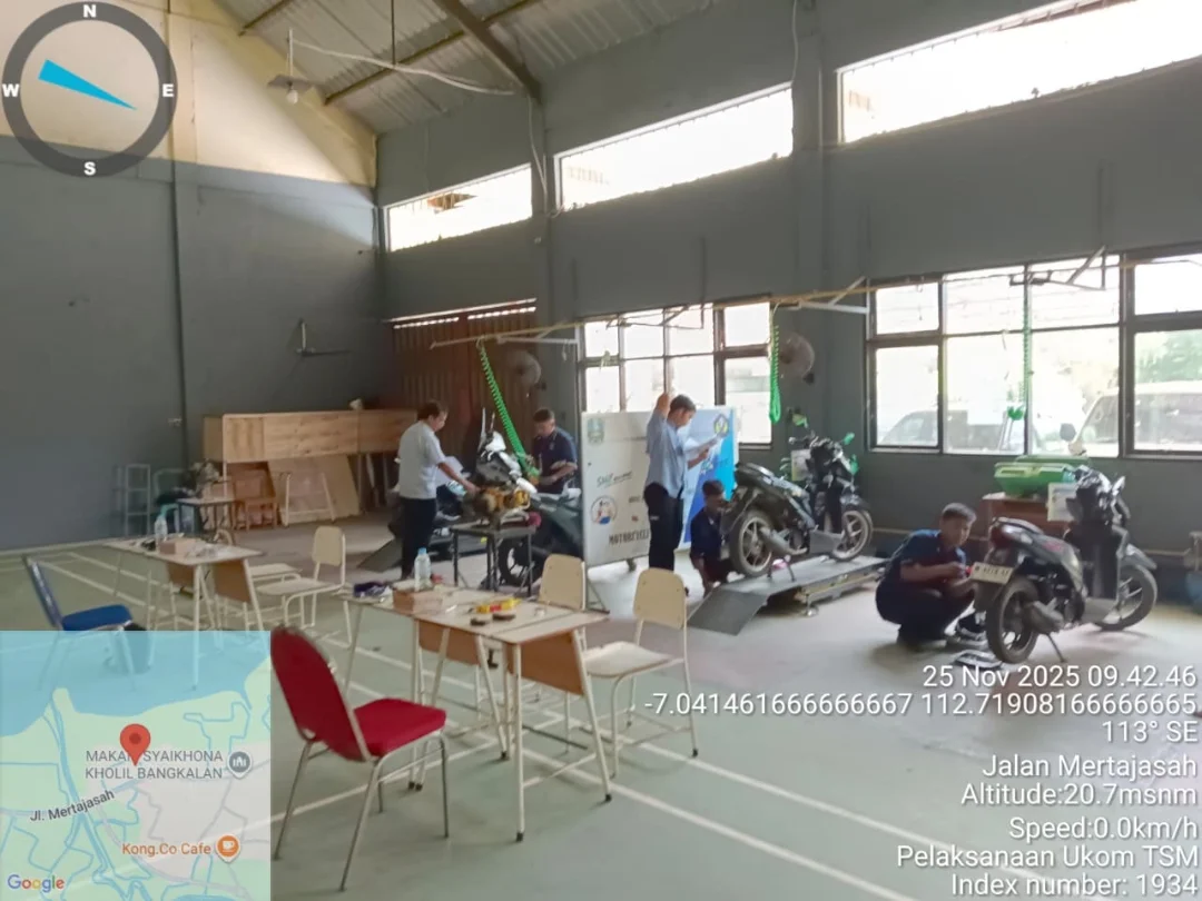 Jurusan Teknik Sepeda Motor melaksanakan Uji Sertifikasi Kompetensi bagi siswa kelas XII dengan skema Perawatan Berkala Sepeda Motor Injeksi.